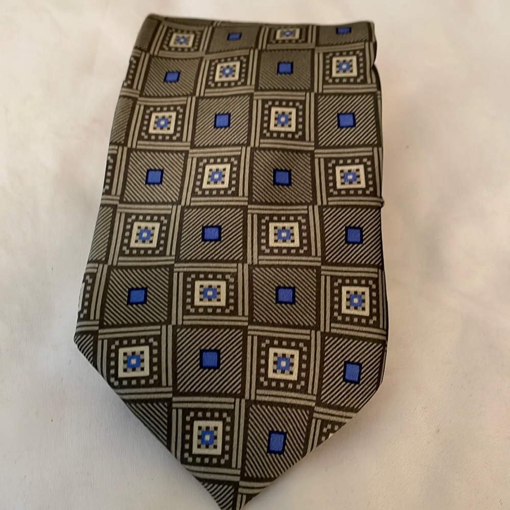 Mens silk tie. Madison Avenue brand.